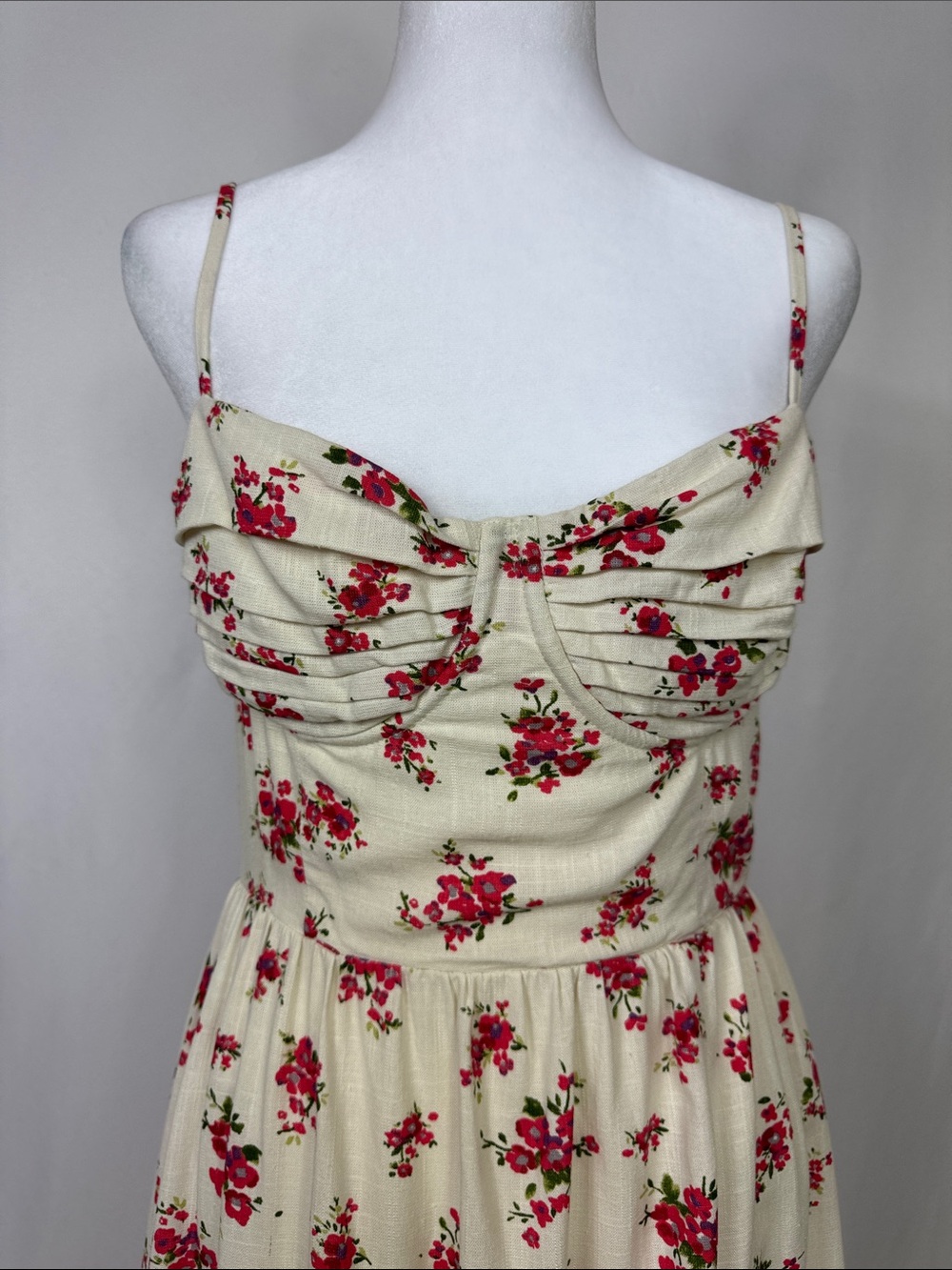 ASTR The Label Pleated Bust Fit & Flare Midi Dress Size Medium Red Floral - Picture 7 of 14